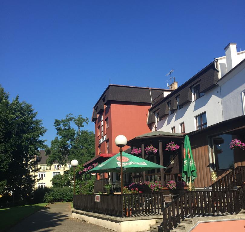 Hotel Faust Дечин Екстер'єр фото