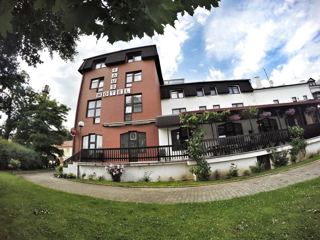 Hotel Faust Дечин Екстер'єр фото