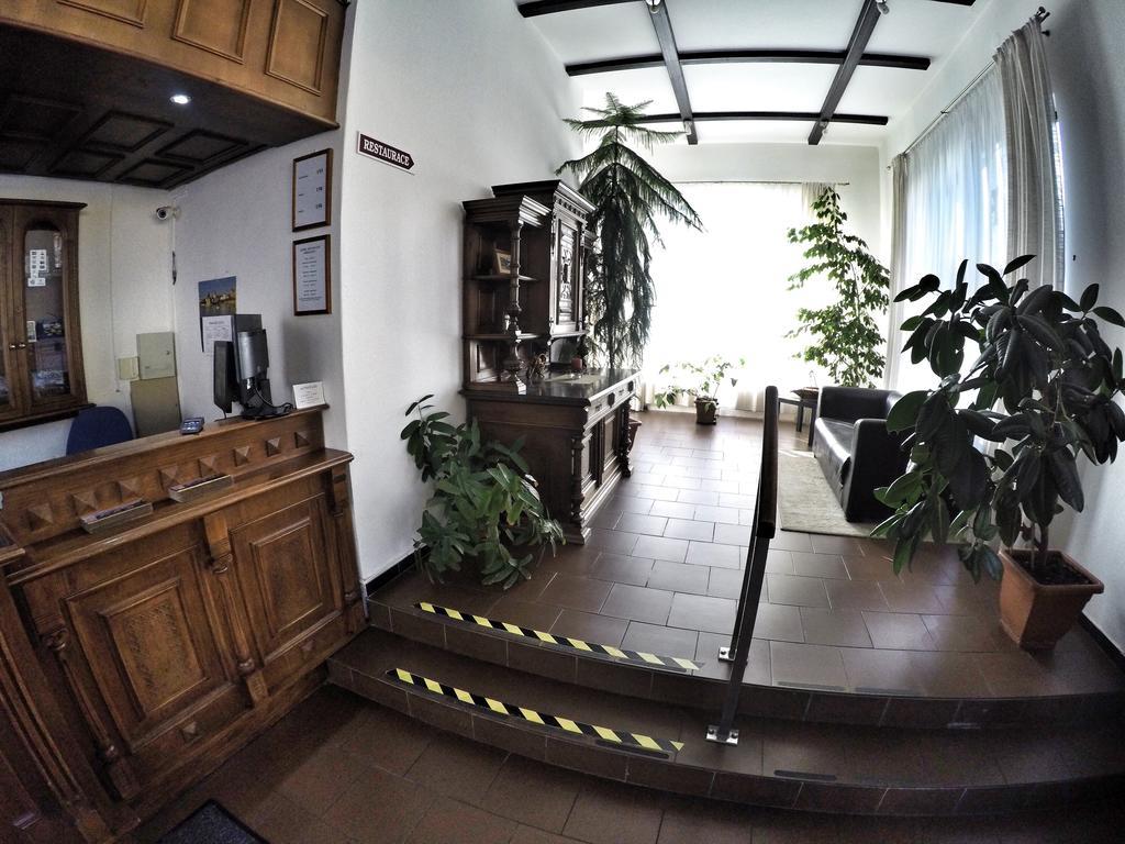 Hotel Faust Дечин Екстер'єр фото