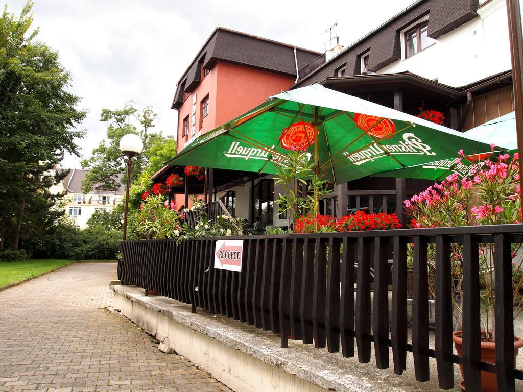 Hotel Faust Дечин Екстер'єр фото