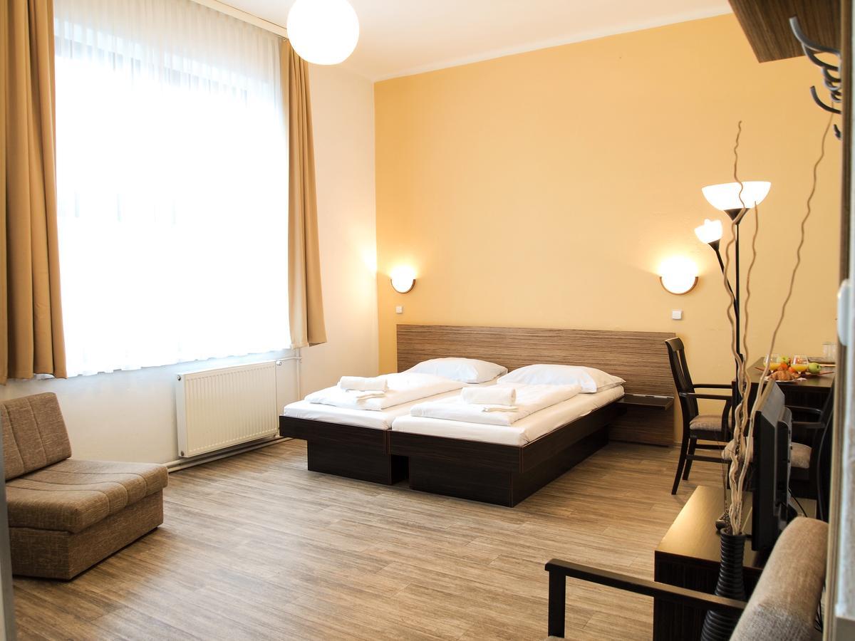 Hotel Faust Дечин Екстер'єр фото